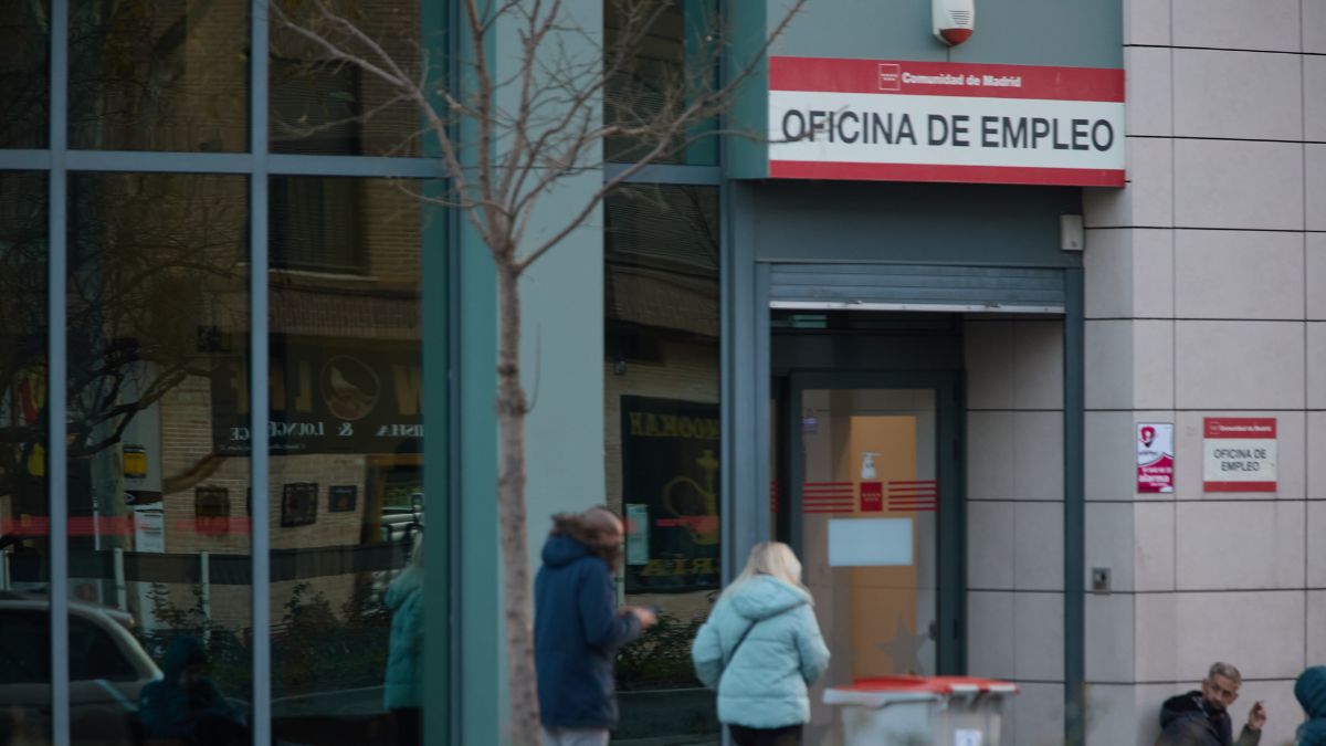 El paro bajó en 13.311 personas en marzo, hasta los 2,58 millones