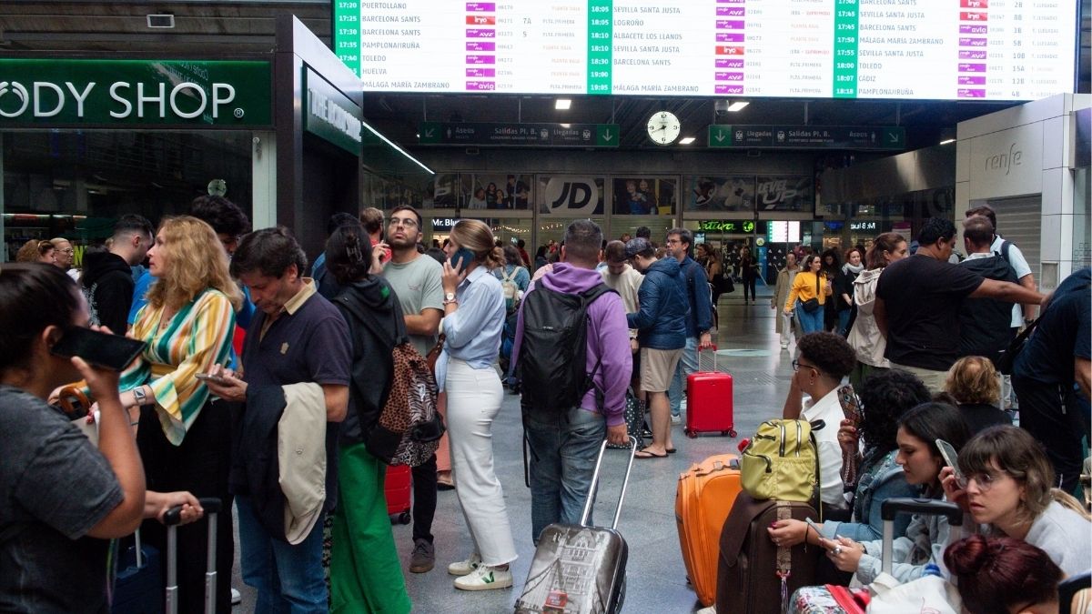 Un total de 48.638 pasajeros de Renfe se vieron afectados por el apagón este lunes