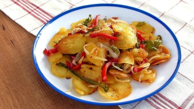 Una nueva vieja receta: patatas a lo pobre al estilo de La Alpujarra granadina