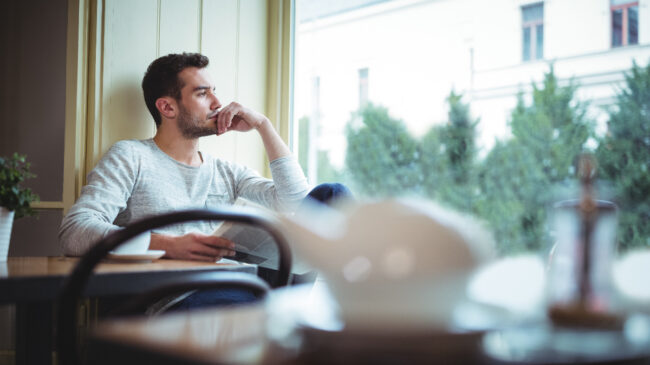 Cómo combatir los pensamientos intrusivos e impulsivos: cuáles son y cómo se diferencian
