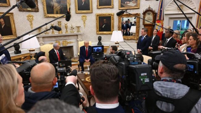 Un juez ordena al Gobierno que restaure el acceso de Associated Press a la Casa Blanca