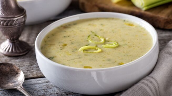 Crema de puerros: la cena ligera y detox ideal para después del fin de semana