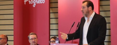 Puente pide a los militantes del PSOE «responder más» para defender a su partido