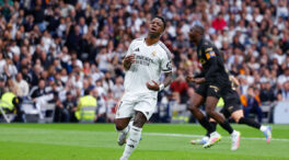 El Real Madrid pierde en el Bernabéu ante el Valencia y le brinda media liga al Barça