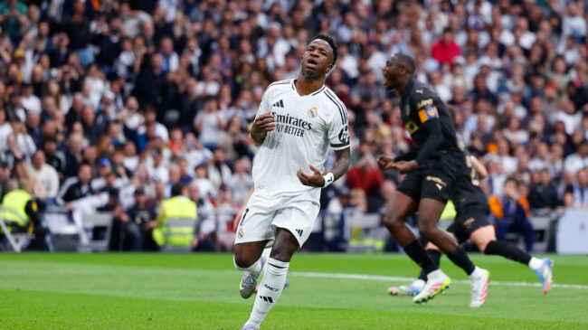 El Real Madrid pierde en el Bernabéu ante el Valencia y le brinda media liga al Barça