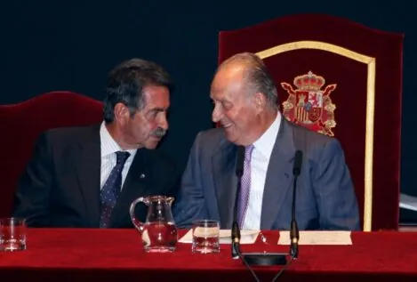 El emérito a su bola