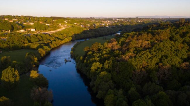 Rescatados tres españoles tras volcar su barca en el río Miño a la altura de Caminha (Portugal)