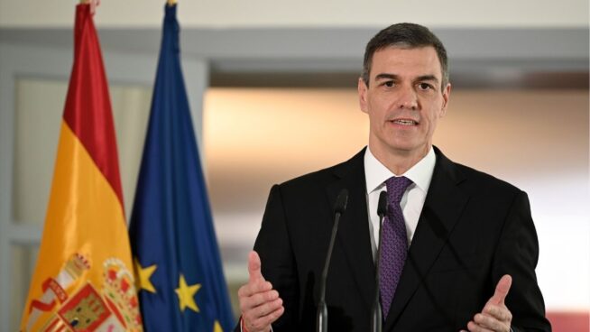 España firma con China acuerdos comerciales para medicamentos, cosméticos y porcino