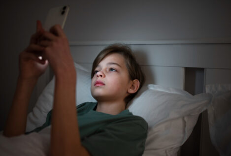 Más sueño y más horas: la receta para tener adolescentes inteligentes, según un estudio