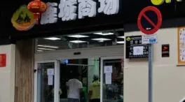 Los negocios chinos en España cambian: dejan los bazares por bares, moda y peluquerías