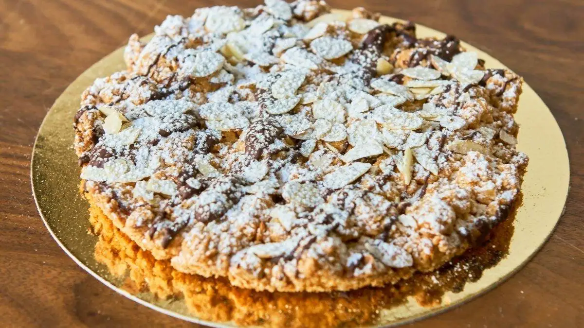 Tarta de almendra asturiana: la receta tradicional que siempre sale bien
