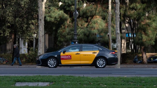 Detenido un taxista en Barcelona por sustraer tarjetas bancarias a mayores y robar dinero