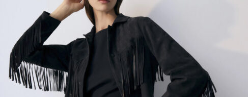 Los flecos vuelan entre las tendencias: prendas y accesorios para lucirlos como una experta