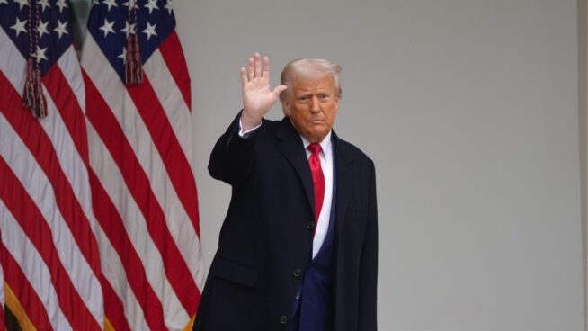 Trump ve los aranceles como la «única manera de curar» los déficits financieros «masivos»