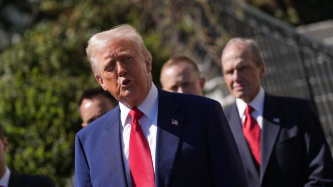 El Ibex 35 se dispara un 8,6% en la apertura tras el 'volantazo' de Trump con los aranceles