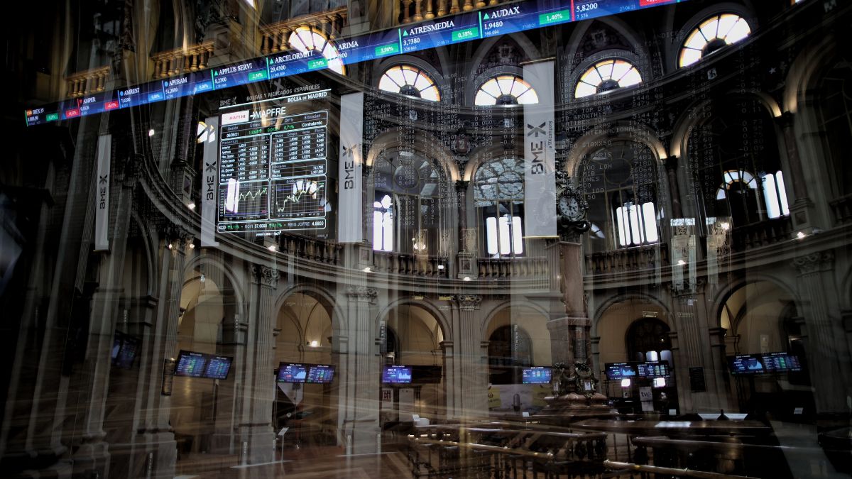 El Ibex modera las alzas al 6% tras el ‘volantazo’ de Trump, seguido por la tregua de la UE