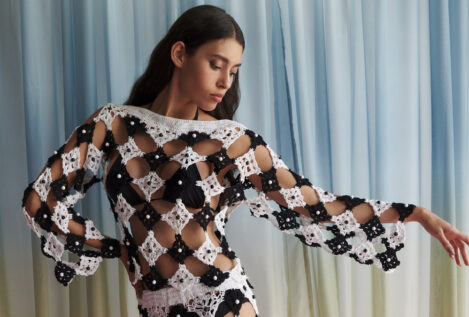 Unir blanco y negro sigue siendo la mezcla de colores favorita para los expertos en moda