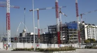 Madrid duplica a Barcelona en permisos de construcción de viviendas nuevas hasta marzo