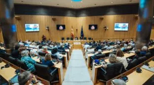 Vox reúne a periodistas e 'influencers' contra la censura del Gobierno: «Se caza al disidente»