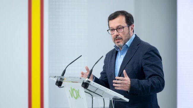 Vox ve «ingenuo» que Mayor Oreja llame a unir la derecha: el PP es «socio» del PSOE en la UE