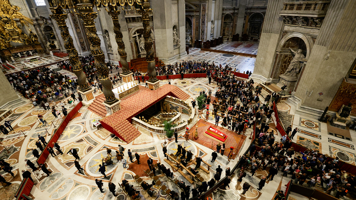 La última hora sobre la muerte del Papa, en directo | Última jornada de la capilla ardiente de Francisco en San Pedro
