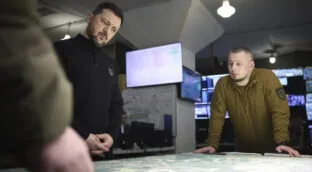 Zelenski entre 'Macbeth' y las urnas: Ucrania se asoma a unas elecciones en plena guerra