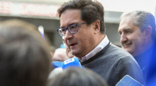 El ministro Óscar López ve «muy grave» que se publiquen los 'wasaps' de Sánchez con Ábalos