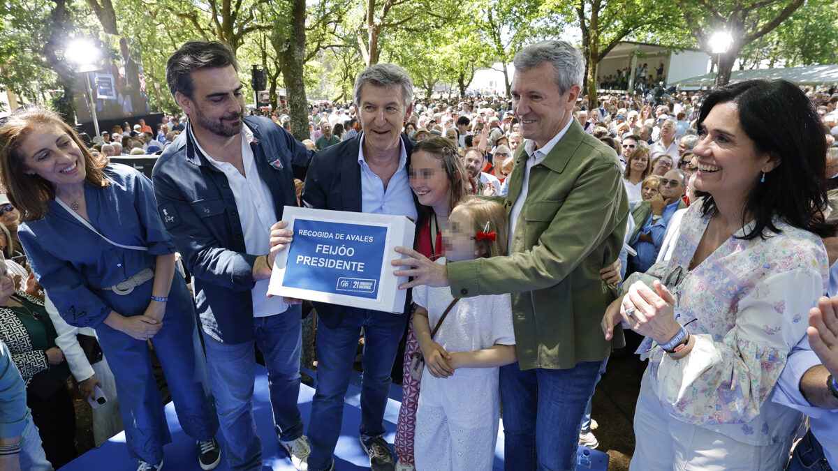 Feijóo acusa a Sánchez de llenar los bolsillos a corruptos mientras vacía las neveras de España