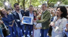 Feijóo acusa a Sánchez de llenar los bolsillos a corruptos mientras vacía las neveras de España