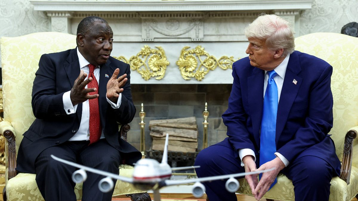 Trump culpa al presidente sudafricano de permitir un «genocidio» contra los blancos
