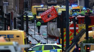 Un hombre atropella a numerosas personas en la celebración del título de liga del Liverpool