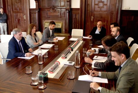 La Junta presiona a Renfe para mantener todas las paradas de tren en Castilla y León