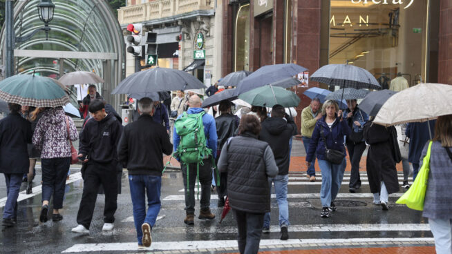 Aviso naranja en cinco comunidades autónomas por lluvia y tormentas