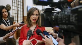 Podemos bloqueará la ley «racista» de PSOE y Junts para traspasar la inmigración a Cataluña