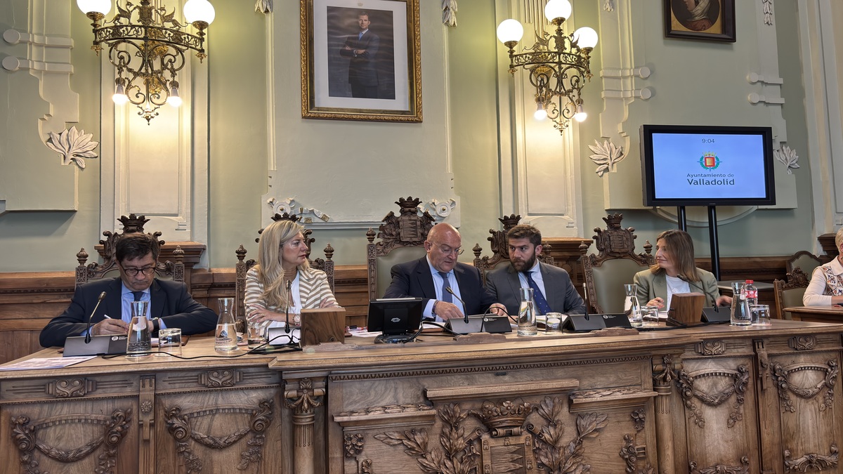 Carnero presume de «cuentas saneadas» y récord de inversión en el Debate del Estado de la Ciudad