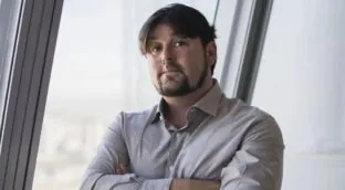 El sector petrolero critica que la empresa beneficiada por el PNV siga tras la condena