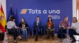 Pedro Sánchez lleva dos horas reunido con las asociaciones de víctimas de la dana