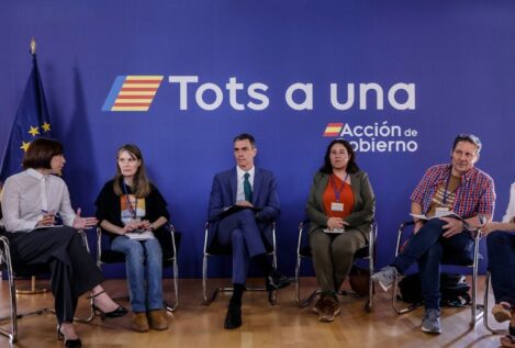 Pedro Sánchez lleva dos horas reunido con las asociaciones de víctimas de la dana