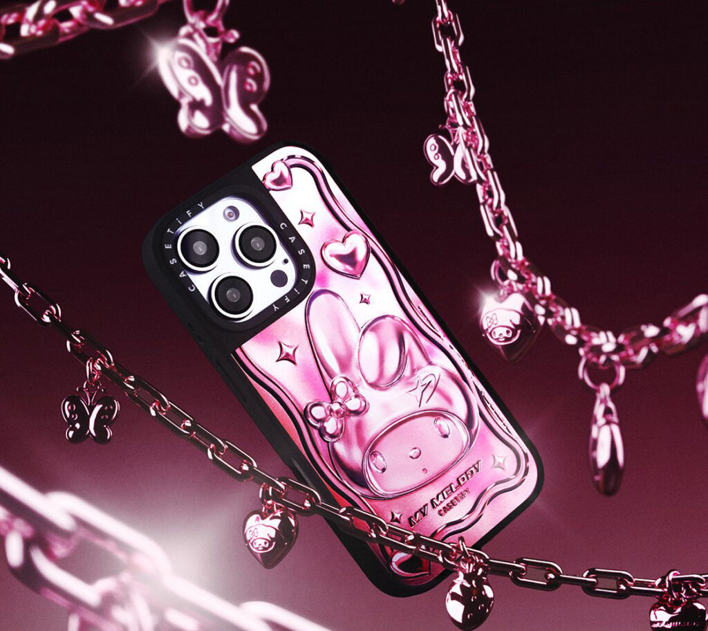 Incluso el móvil puede adornarse con accesorios metalizados. (Fuente: Casetify)