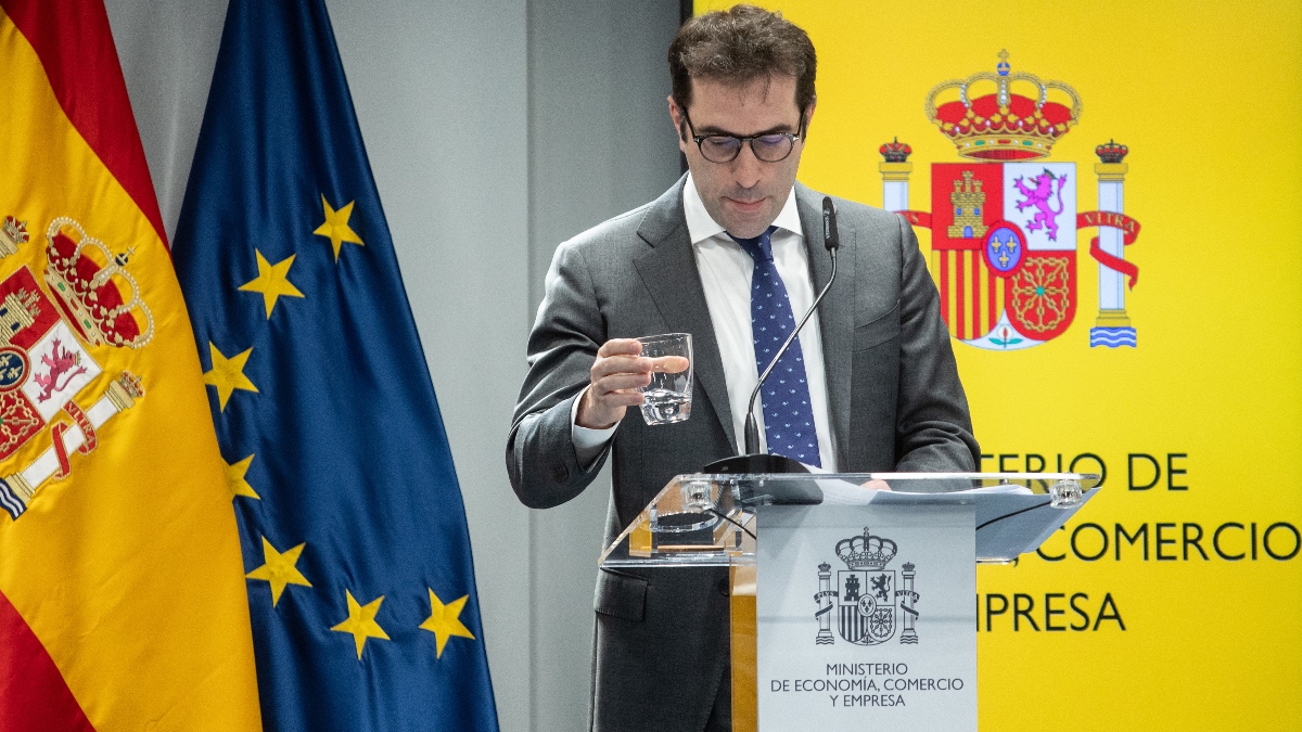 El Gobierno da el primer paso para ampliar las empresas sometidas a su control inversor
