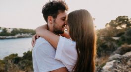 Cinco comportamientos que pueden destruir tu relación, según el psicólogo Moisés Cortés