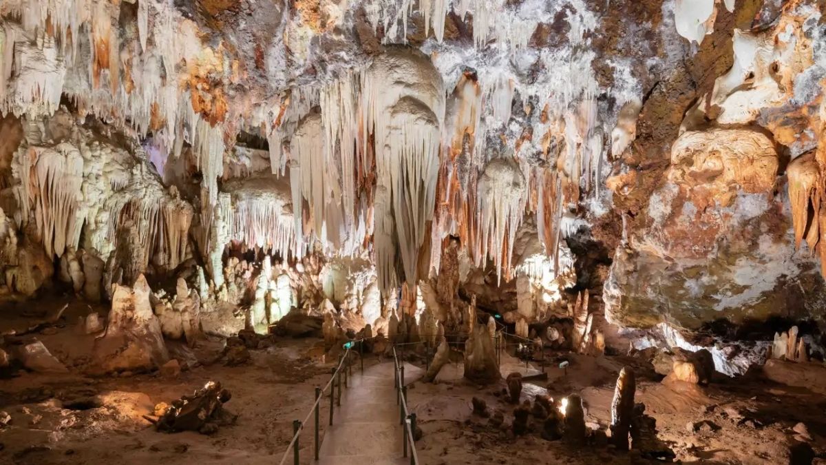 Cuevas del Águila: la joya subterránea de Ávila que sorprende con su historia y formaciones