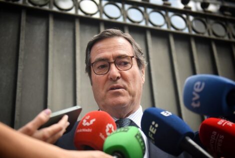 Garamendi (CEOE) urge al Gobierno a que «decida ya» en la OPA del BBVA al Sabadell