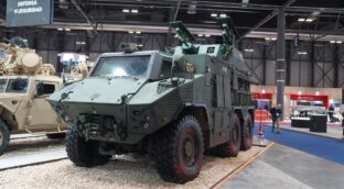 Escribano seduce a Defensa con un blindado «100% español» para las misiones en el exterior