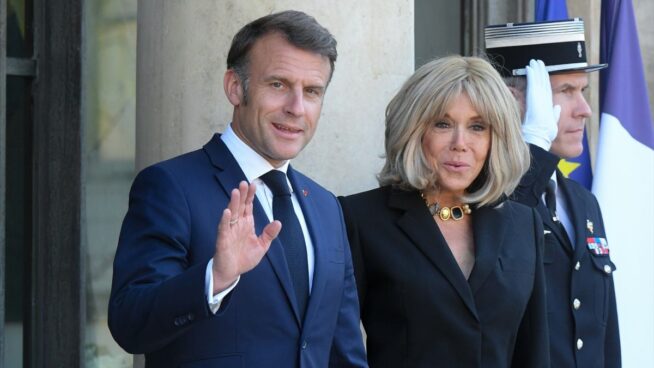 Macron se pronuncia sobre la supuesta bofetada de su mujer: estábamos «bromeando»