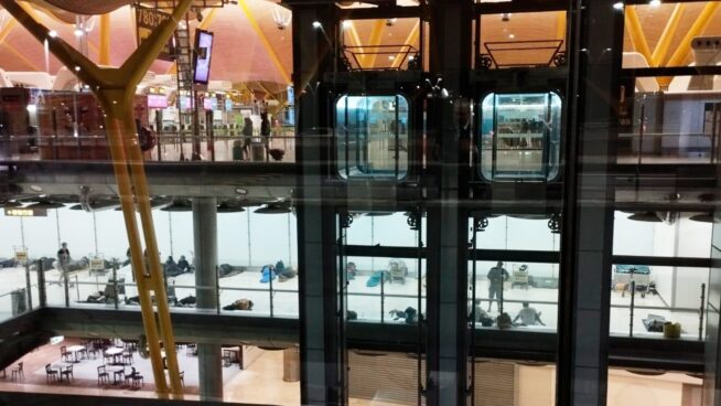 Temor entre los trabajadores de Barajas por los 400 sintecho: «La T4 es el Bronx»