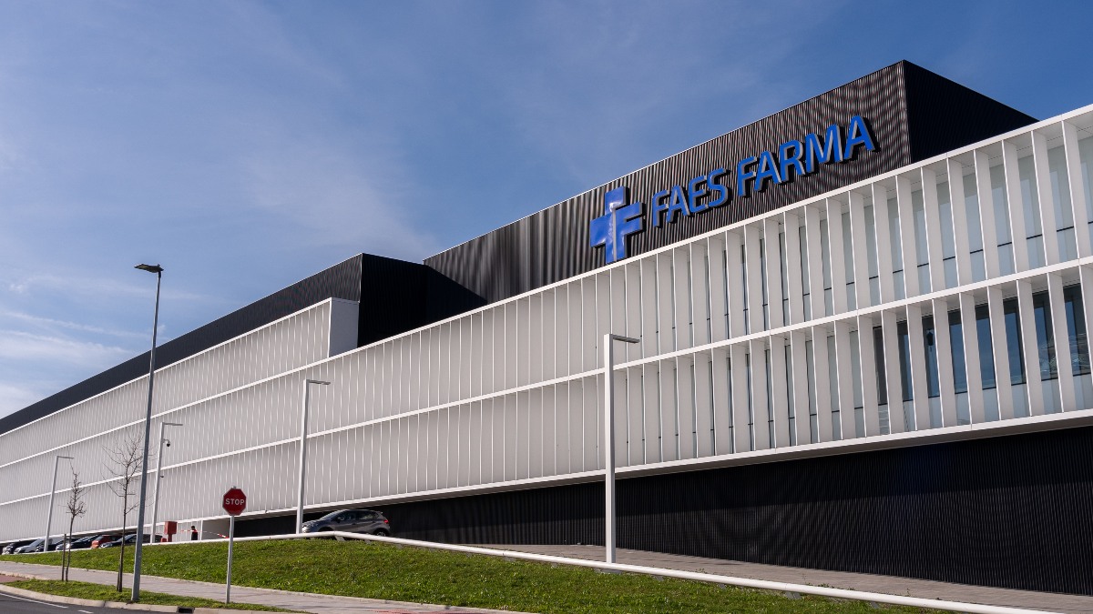 Faes Farma incrementa los ingresos un 9,7% hasta los 153 millones y gana 28,4 millones