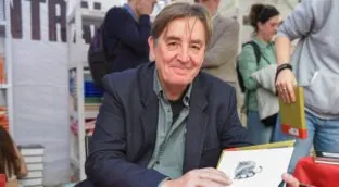 García Montero crea una plaza en el Cervantes para blindar de por vida a una alto cargo