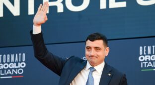 El nacionalista George Simion gana la primera vuelta de las elecciones en Rumanía