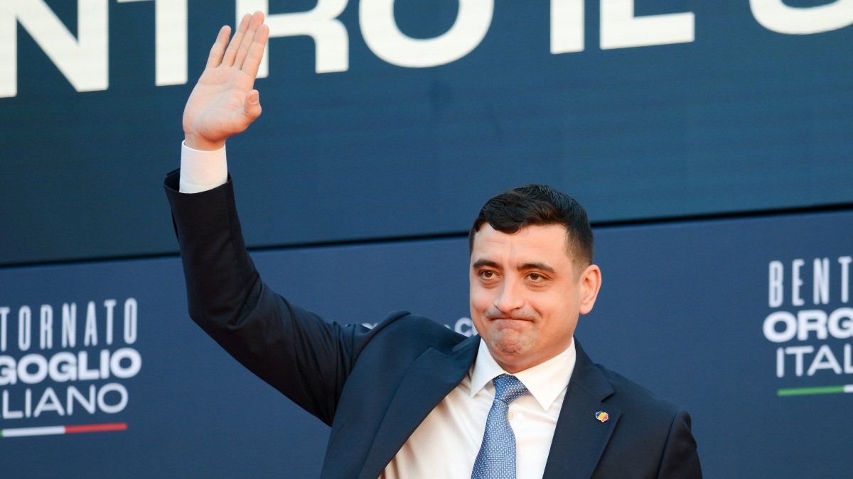 El nacionalista George Simion gana la primera vuelta de las elecciones en Rumanía